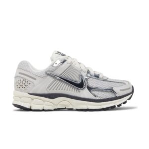 Sneakers Wmns Nike Air Zoom Vomero 5 Photon Dust Metallic Silver FD0884 025