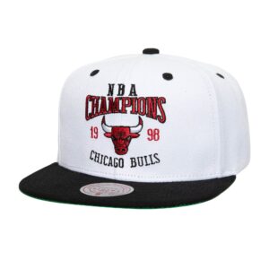 Mitchell & Ness Champ Series Snapback Chicago Bulls Hat Black/White 746353