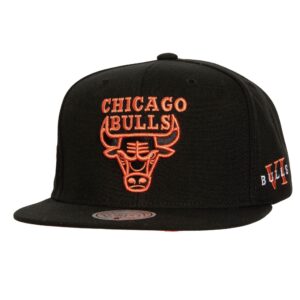 Mitchell & Ness Core VI Snapback Chicago Bulls Hat Black 746342