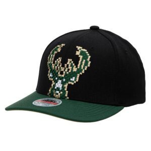 Mitchell & Ness 8 Bit XL Classic Red Milwaukee Bucks Hat Cream 755780