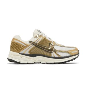 Sneakers Wmns Nike Air Zoom Vomero 5 Metallic Gold Black HF7723 001