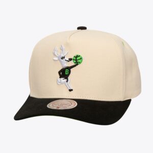 Mitchell & Ness Cream Milwaukee Bucks Hardwood Classics Overspray Pro Crown Snapback Hat Cream 772331