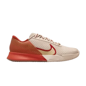 Sneakers Wmns NikeCourt Air Zoom Vapor Pro 2 Premium 'J'aime Paris Collection 'Sandy Drift/Bubble Gum Medium Brown/Metallic Gold FB7054 105